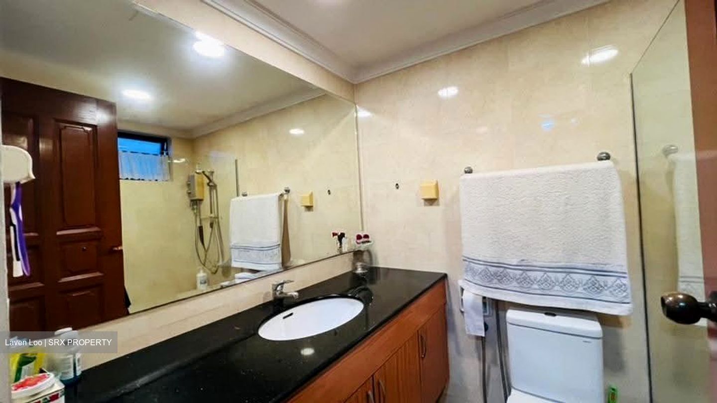 Sims Avenue East (D14), Semi-Detached #611915831